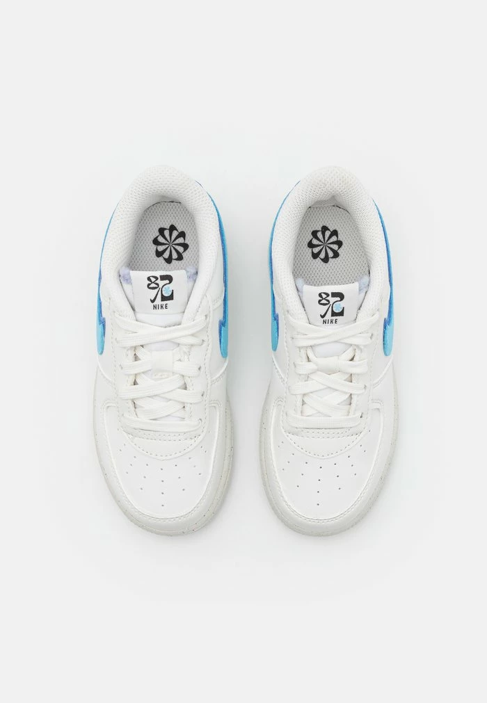 Nike Sportswear FORCE 1 LV8 2 UNISEX - Trainers - Sail/blue Chill/medium Blue/black - Image 4