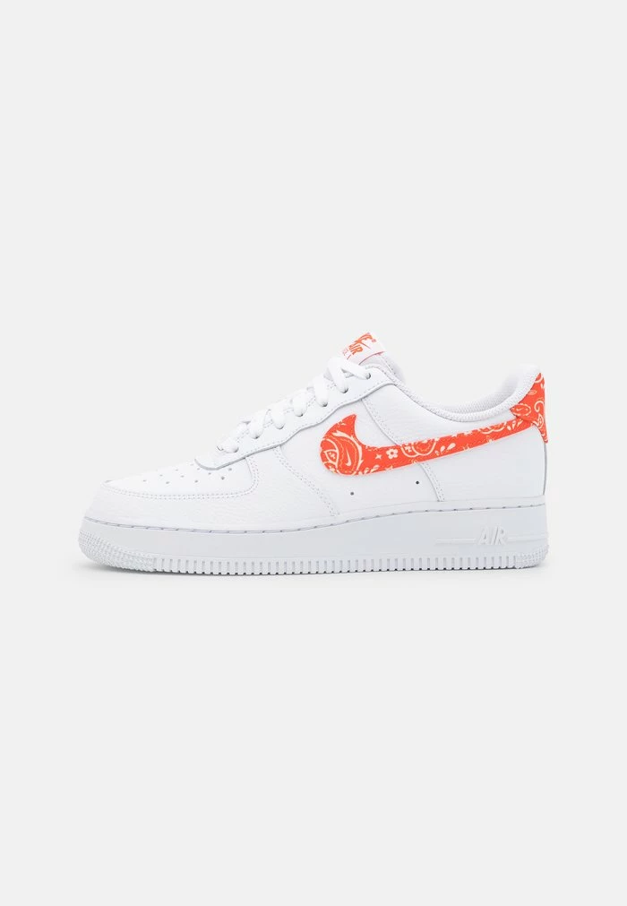 Nike Sportswear AIR FORCE 1 07 ESS SNKR - Trainers - White/rush Orange