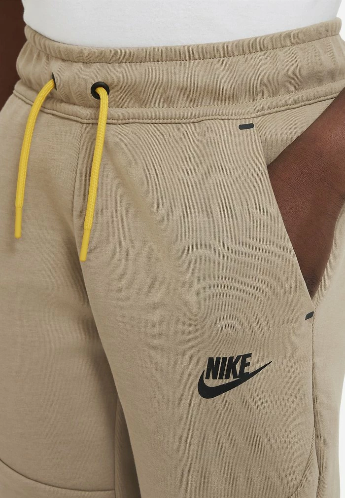 Nike Sportswear B NSW TCH FLC PANT UNISEX - Tracksuit Bottoms - Khaki/yellow Ochre/(black) - Image 4