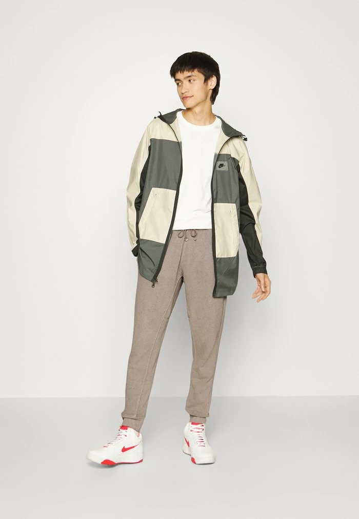 Nike Sportswear CLUB PANT REVIVAL - Tracksuit Bottoms - Olive Grey - Image 2