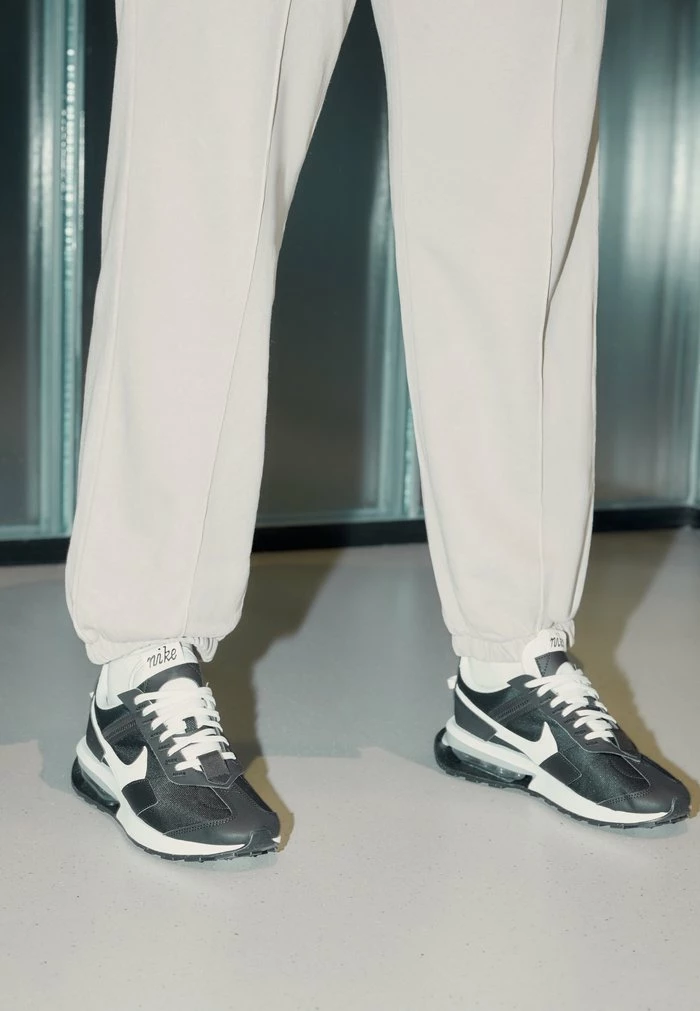 Nike Sportswear AIR MAX PRE DAY - Trainers - Black/white/metallic Silver - Image 3