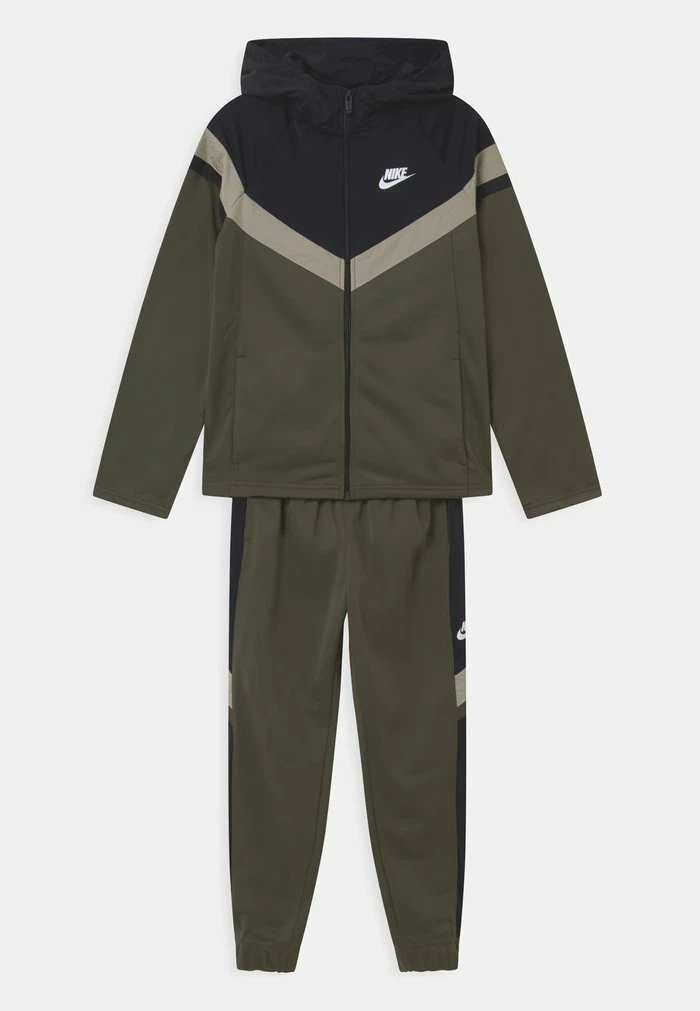 Nike Sportswear POLY SET UNISEX - Tracksuit - Cargo Khaki/black/stone/white